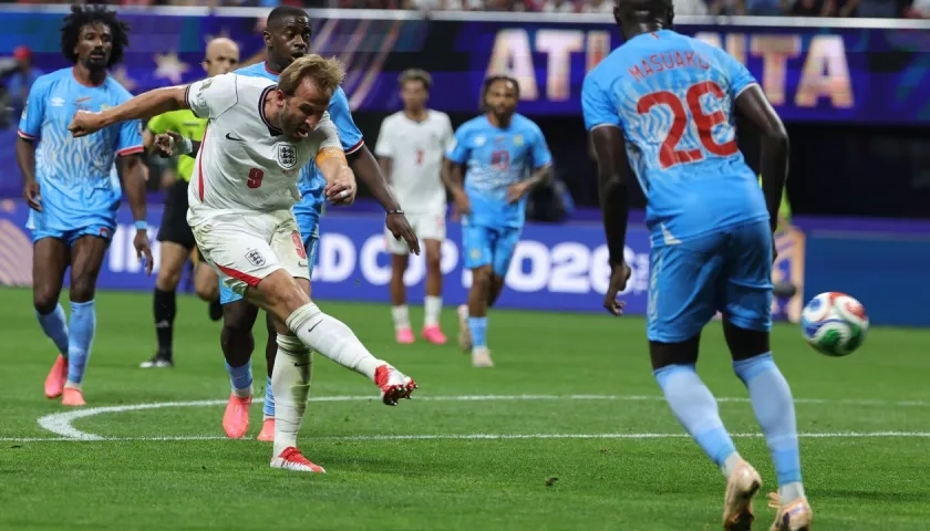 El remate de Harry Kane para el segundo gol de Inglaterra. 