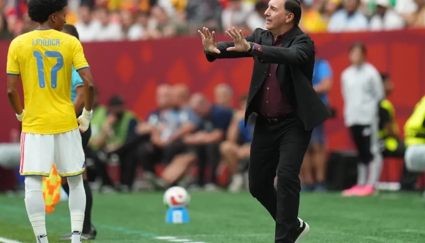 Néstor Lorenzo durante el partido de Colombia contra Suiza.