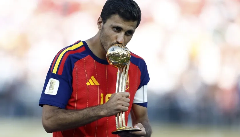 Rodrigo Hernández, capitán de España, fue escogido como el mejor jugador del Mundial. 