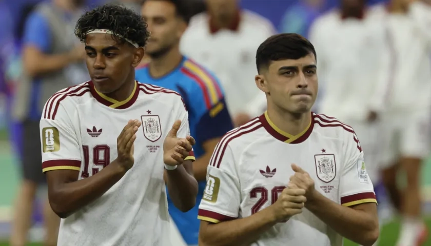 Lamine Yamal y Pedri, jugadores de la selección española. 