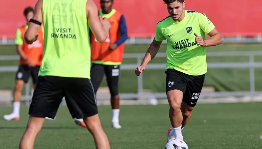 Julián Álvarez durante un entrenamiento.