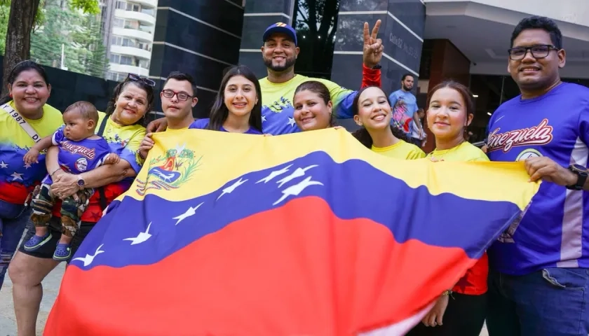 Venezolanos en Barranquilla entregando ayudas para damnificados por terremoto en Colombia