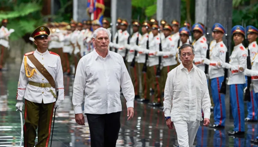 El Presidente de Cuba Miguel Díaz-Canel, con su homólogo de Colombia Gustavo Petro.