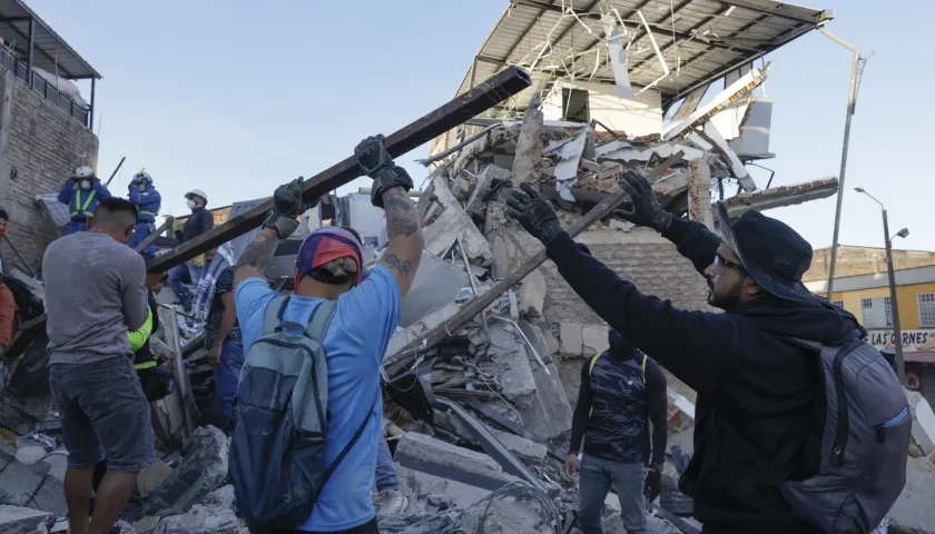 Terremoto de magnitud 7.4. 