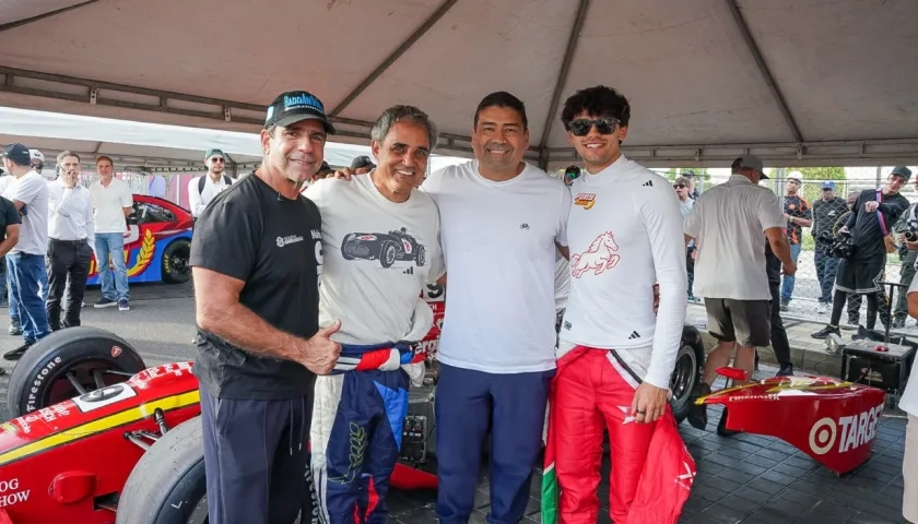 El alcalde Alejandro Char con Juan Pablo Montoya y su equipo. 
