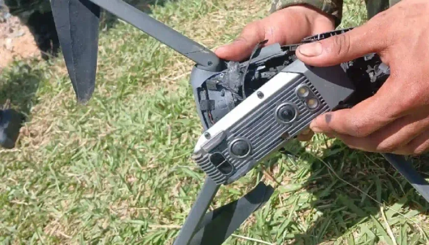 Ataques con drones en zonas de conflicto armado.