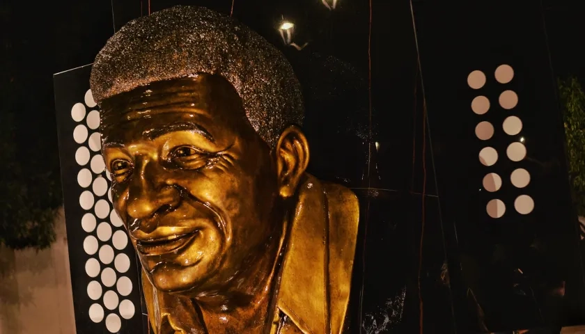 Busto del compositor, intérprete y Rey vallenato, Calixto Ochoa.