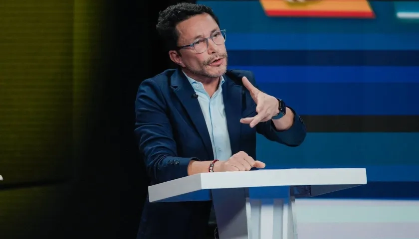 Carlos Caicedo Omar.