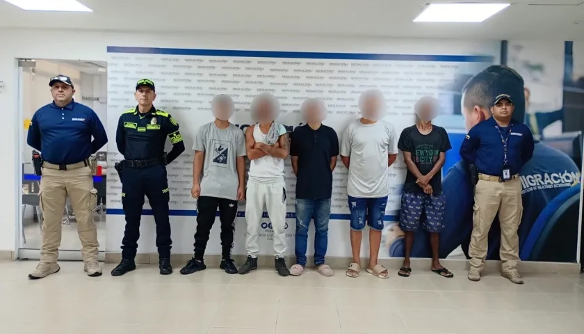 Ciudadanos extranjeros deportados por Migración Colombia.
