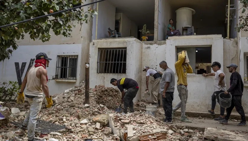 Edificios afectados por el terremoto en el estado de La Guaira.