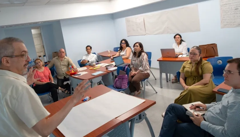Wolfgang Munar, director del Gill-Lebovic Center, durante los talleres con el equipo de investigadores de Uninorte.