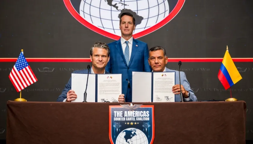 El secretario de Guerra de EE.UU_., Pete Hegseth, y ministro de Defensa, Jorge Eduardo Mora.