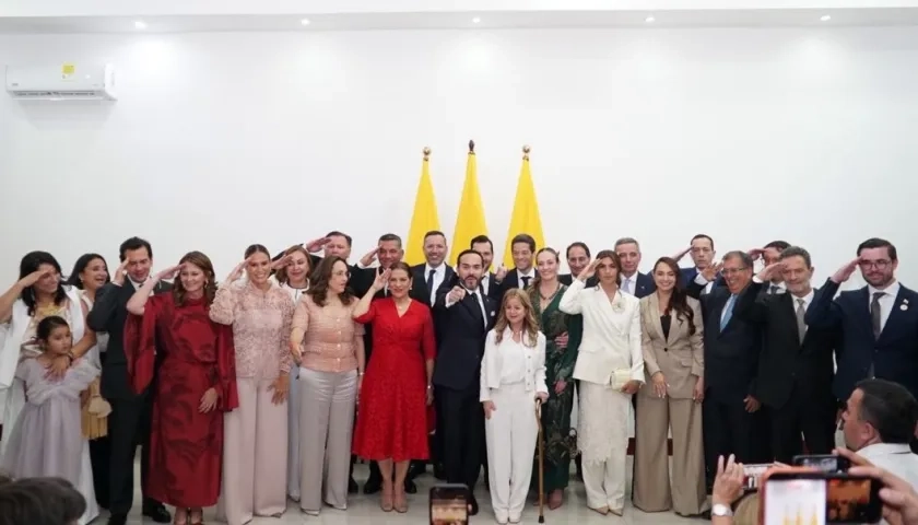 El Presidente Abelardo De La Espriella y su gabinete.