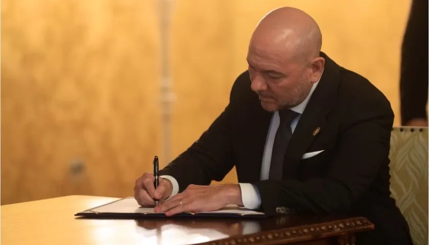 Gian Carlo Loffredo, ministro ecuatoriano de Defensa.