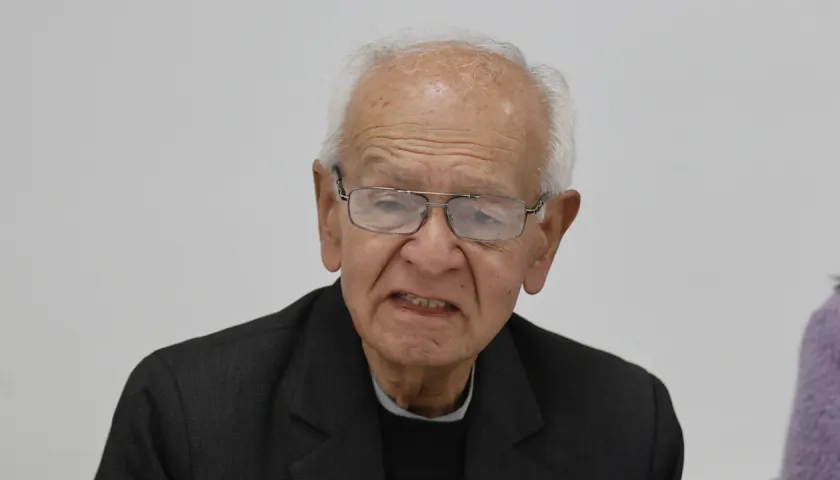 El sacerdote Javier Giraldo.