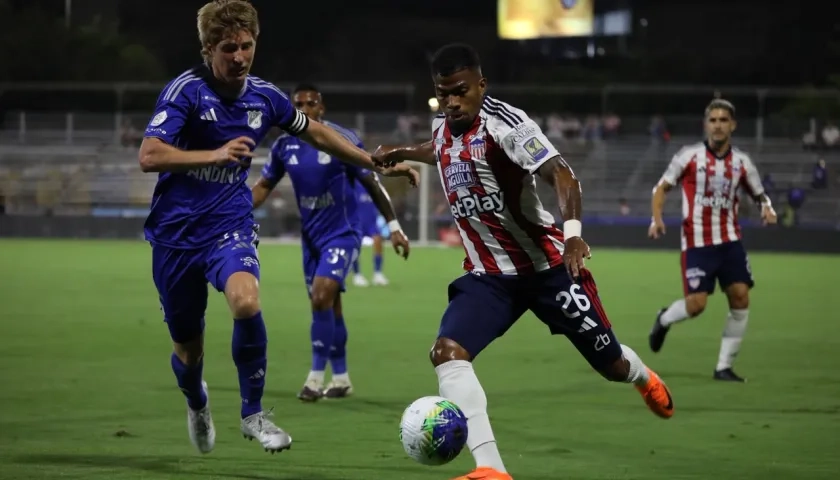 Yeison Suárez en una acción de ataque.
