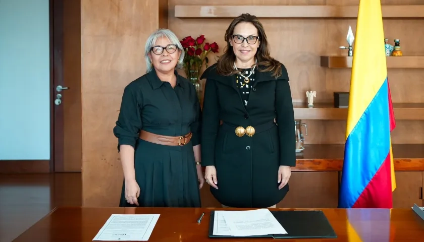 La viceministra Gledy María Foliaco y la ministra de Educación Viviane Morales.