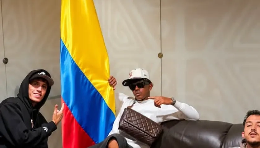 Lamine Yamal con la bandera de Colombia