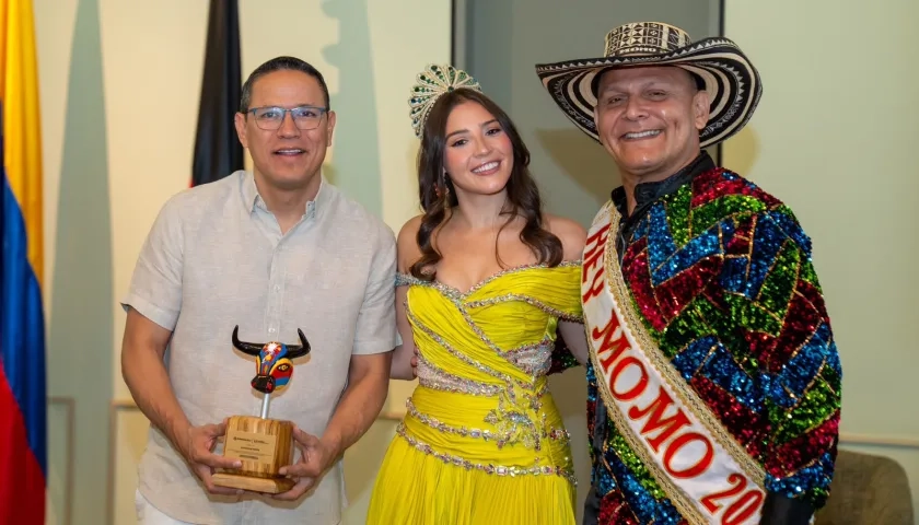 Los reyes del Carnaval de Barranquilla 2026 Michelle Char y Adolfo Maury junto al alcalde de Cúcuta Jorge Acevedo.
