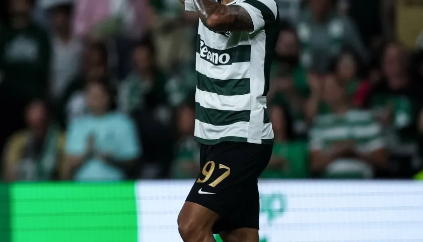 Luis Javier Suárez celebrando un gol.