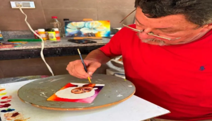 Luis de los Santos, artista plástico que participará en la feria.