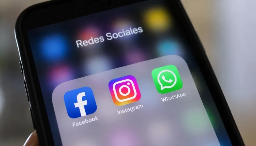 Los cierres se dieron en sus plataformas de Facebook, Instagram y WhatsApp
