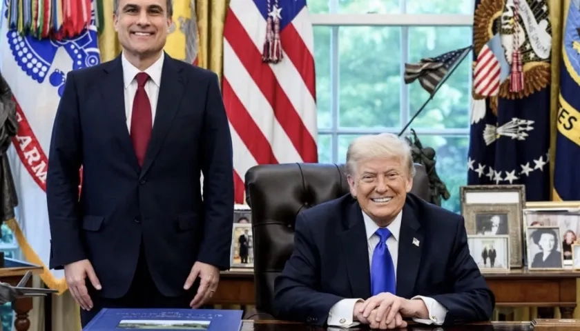El nominado a embajador estadounidense en Bogotá, Nate Morris y el Presidente de Estados Unidos, Donald Trump.