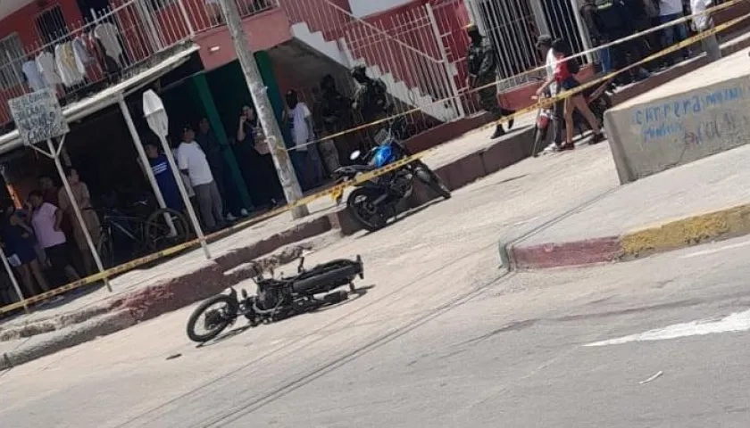 La motocicleta en donde se desmovilizaba los dos sospechosos. 