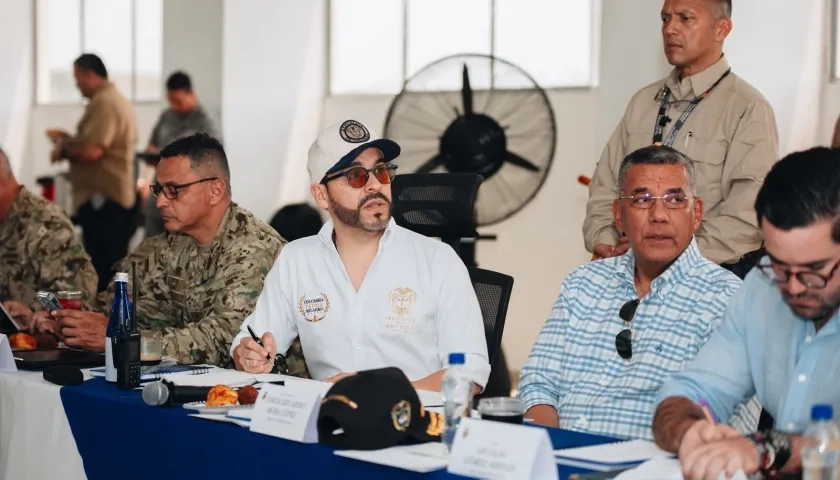 Presidente, MinDefensa y MinInterior, en reunión del Consejo de Seguridad.
