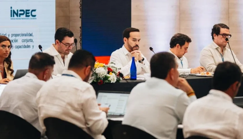 Reunión del Presidente electo con sus ministros designados y nueve alcaldes del país.