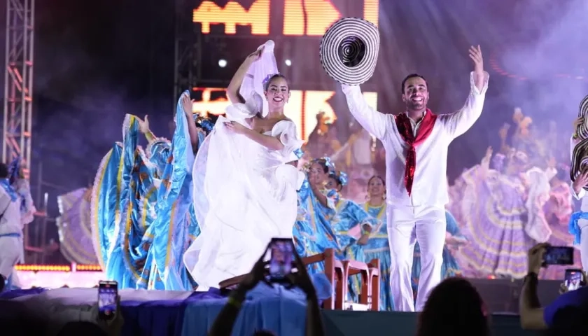 Sharon Hurtado Esquiaqui y  Luis Mauricio Aragón Hernández, reyes del Carnaval de la 44 2026