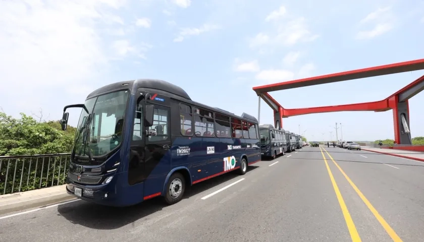 Busetones de Transmetro entregados por la Alcaldía Distrital. 