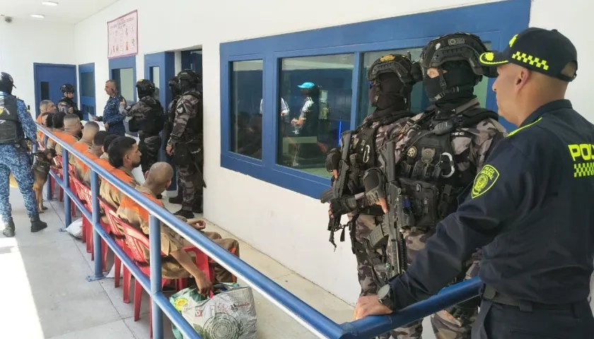 Reclusos trasladados a Bogotá. 