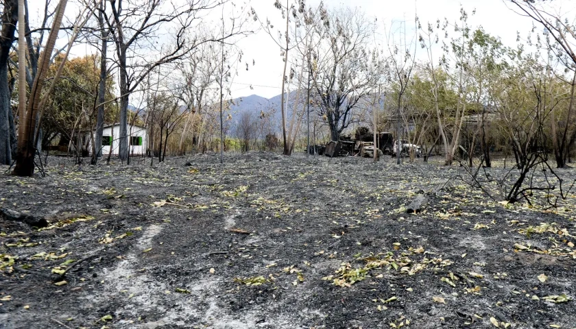 Vivienda ubicada en una zona rural de Coello, departamento del Tolima, afectada por los incendios forestales.