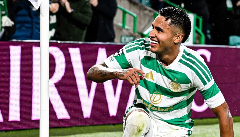 Camilo Durán festeja de sus goles al LASK.