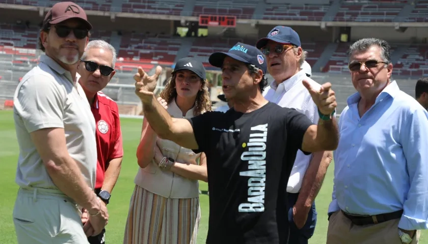 Alejandro Char durante la visita de Alejandro Domínguez, presidente de la Conmebol, al estadio Metropolitano. 