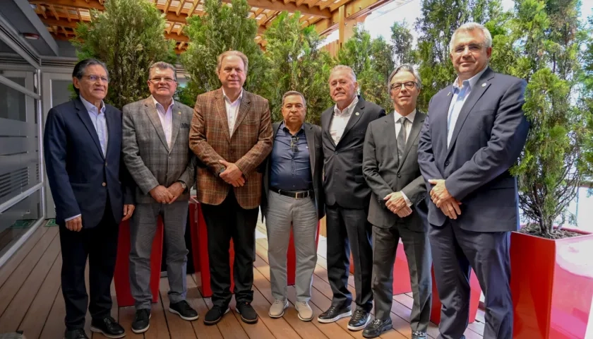 Óscar Astudillo, Carlos Mario Zuluaga, Ramón Jesurun, Álvaro González, Jaime Ordóñez, Alejandro Arteta y Juan Fernando Mejía, integrantes del comité ejecutivo de la FCF.