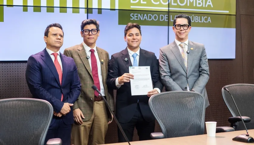 Congresistas que impulsan la iniciativa en favor de Puerto Colombia. 