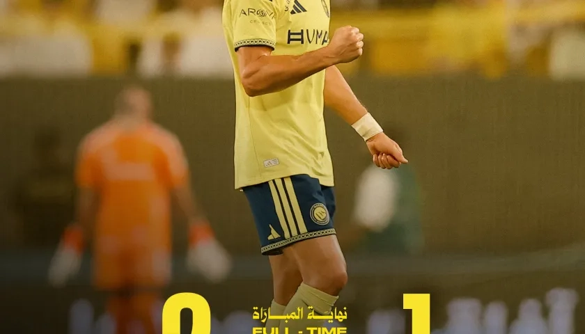 Cristiano Ronaldo festeja tras marcar su gol contra el Al Taawon.