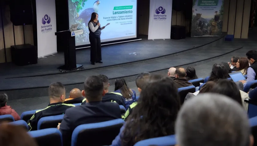  Iris Marín Ortiz, Defensora del Pueblo, durante la presentación de la investigación. 
