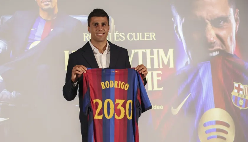 Rodri Hernández en su presentación como nuevo jugador del Barcelona. 