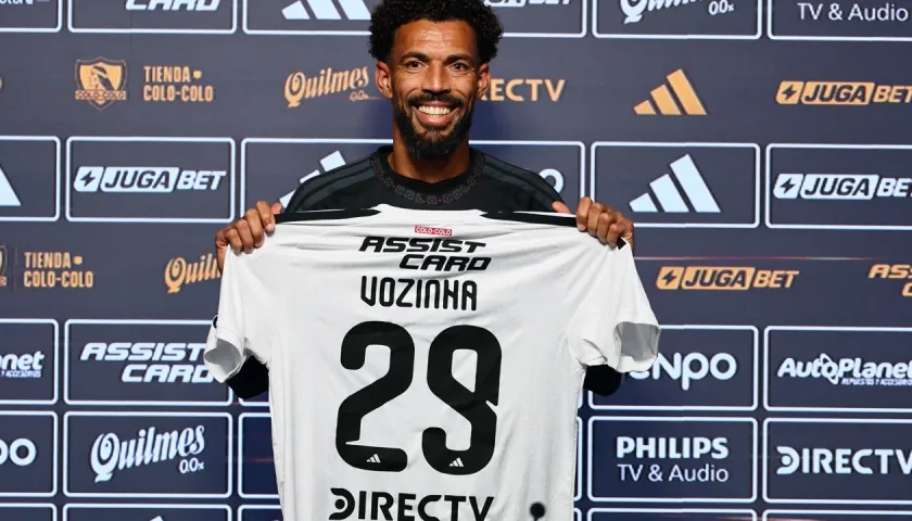 Vozinha durante su presentación oficial como nuevo portero del Colo Colo.