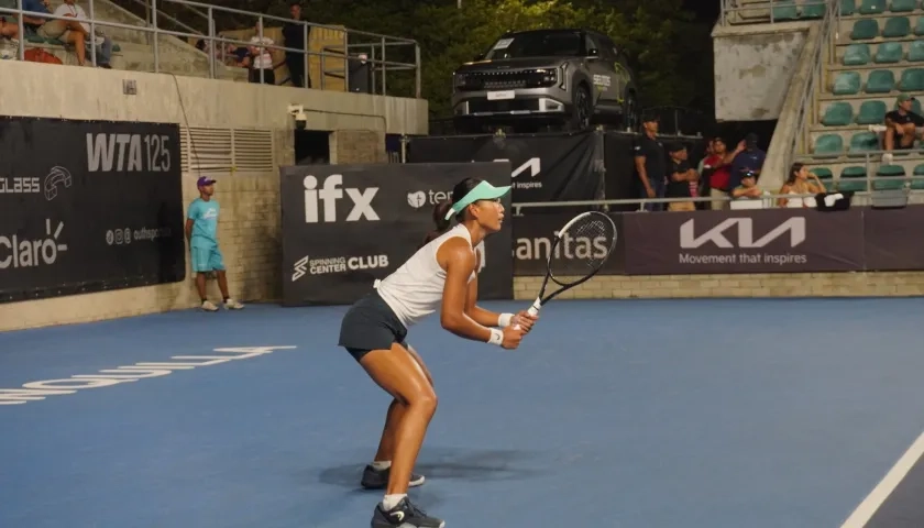 La estadounidense Carol Young Suh Lee durante su partido contra la colombiana Emiliana Arango.