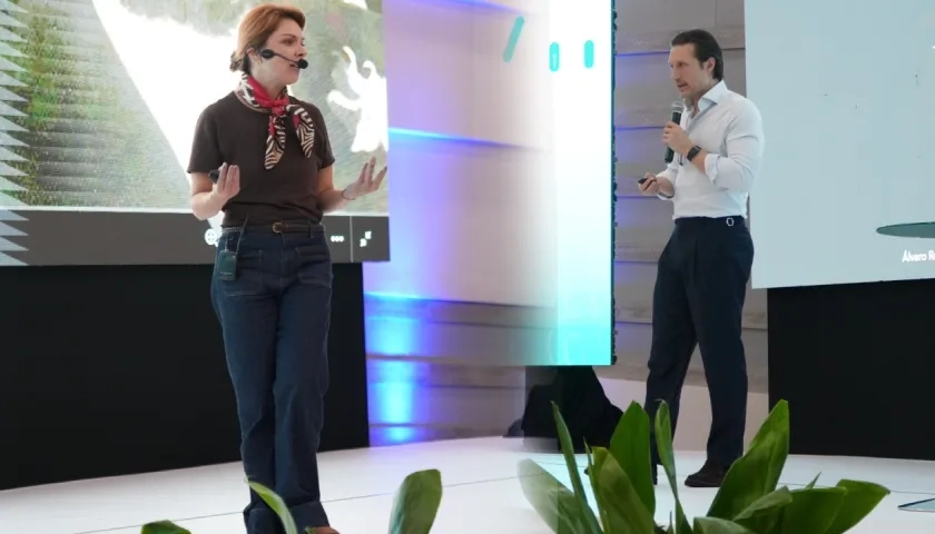 Los SharThank Juliana Barreto y Álvaro González dieron inicio a la macrorrueda de negocios