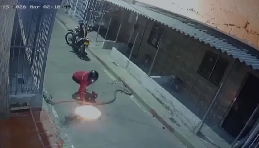Incendian fachada de vivienda en 7 de Abril. 