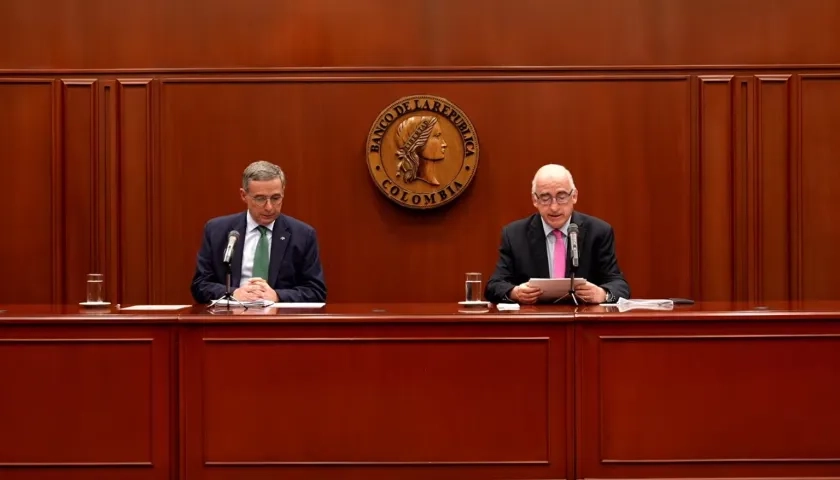 El Ministro de Hacienda, Miguel Gómez Martínez, y el gerente Leonardo Villar Gómez.