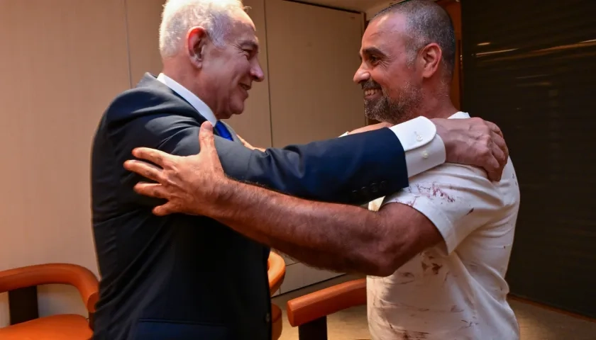 El primer ministro israelí, Benjamín Netanyahu, y el pasajero Ben Gurión.