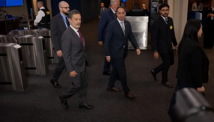 El Canciller Omar Bula y el Vicepresidente José Manuel Restrepo.
