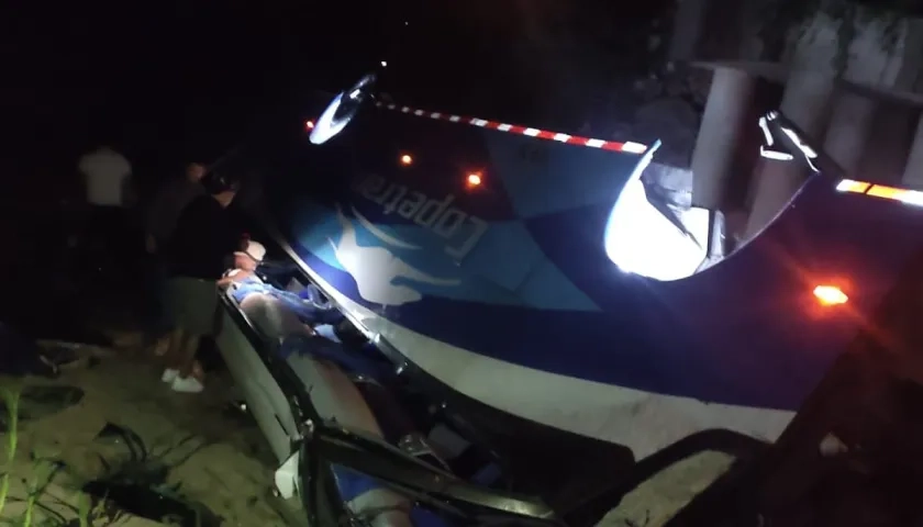 Bus accidentado en carreteras del Cesar. 