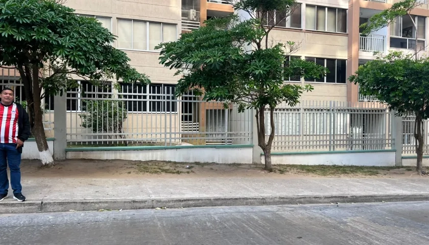 El policía caminaba por este sector cuando fue interceptado por el delincuente. 